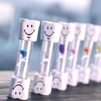 Bürstentimer „Freundlich“ – 3‑Minute‑Sanduhr mit Smiley‑Gesicht in robustem Plastik