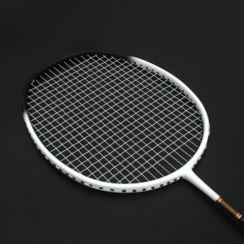 Kohlenstofffaser Badminton-Schläger 5U, 75g, professionelle Ausführung, max. Spannung 30LBS, mit Saitentasche