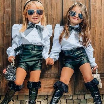 Estilo Mini Piel: Camiseta y Pantalones