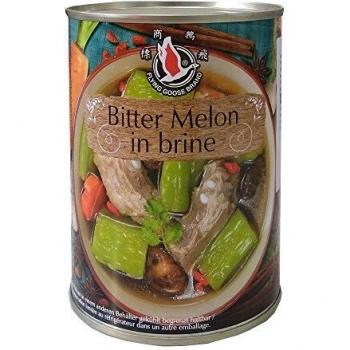 Bittermelonenstücke in Salzwasser