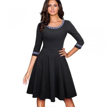 Robe élégante pour le travail, broderie vintage, patchwork, manches 3/4, coupe A, style pin-up