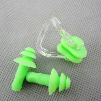 Accessoires de piscine : bouchons d'oreilles et pince nez en silicone