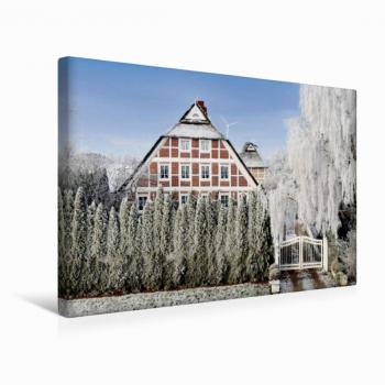 Winterliches Fachwerkhaus in den Vierlanden, Hamburg – 45×30 cm Textil‑Leinwand (CALVENDO Premium) – Querformat – Print by