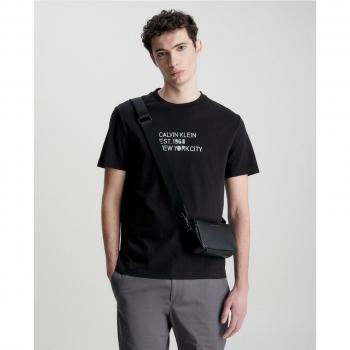 Camiseta Calvin Klein Básica de Manga Corta