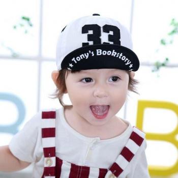 Gorra Infantil Algodón “33” – Estilo Béisbol Snapback