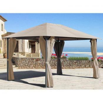 Copertura estiva metallica Nizza 3x4 m con terreno sabbioso e quattro facciate laterali