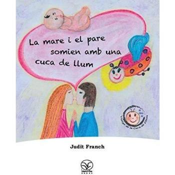 La mare i el pare somien amb una cuca de llum