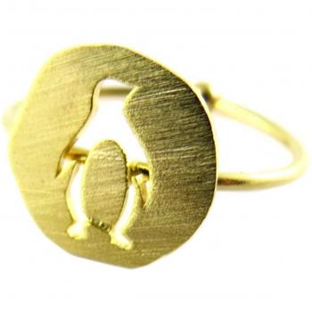 Bague artisanale dorée 'Pingouin' 11x11 mm