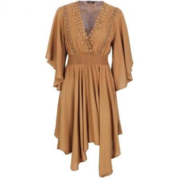 Vestido streetwear ligero, cintura alta, corte medio, encaje vaporoso