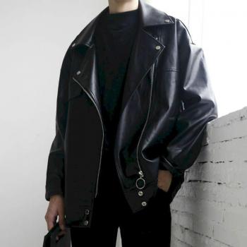 Moda Callejera: Chaqueta de Cuero para Todos