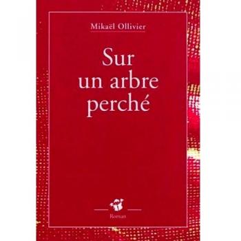 Sur un arbre perché