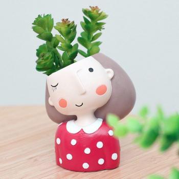 Succulente jardinière en résine Fille