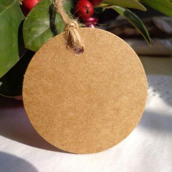 Pañuelo de Etiquetas 5 cm Blanco‑Negro Kraft (500 piezas) + Cadena y Etiqueta de Prenda