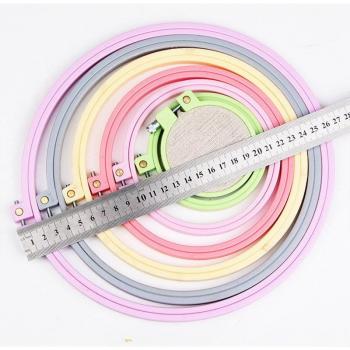 Plastic Hoop Cross-Stitch Kit with Random Color Embroidery Tools (7/9/12/15/21/25cm)