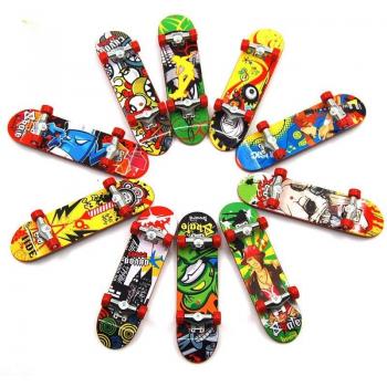 Random Design Mini Fingerboard for Kids