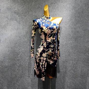 Robe de danse latine élégante à épaule nue