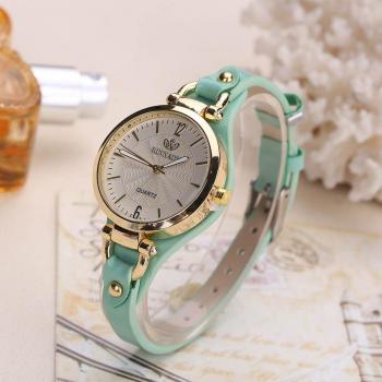 Reloj Redondo con Detalles en PU