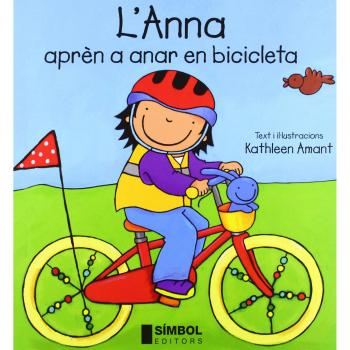 L'anna apren a anar en bicicleta