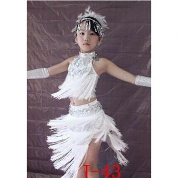 Robe salsa blanche avec franges et paillettes