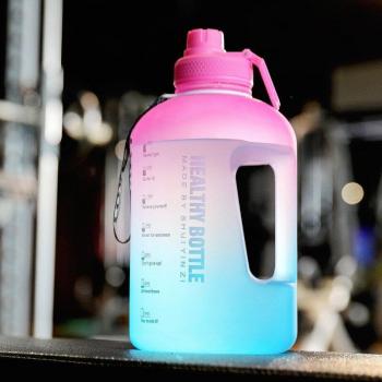 Gourde sport 2200ml avec repères de temps