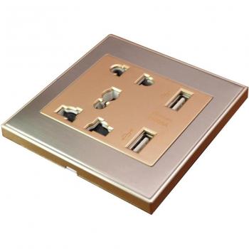 Enchufe de pared con 5 tomas y puertos USB