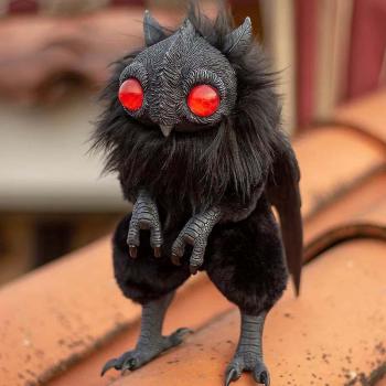 Muñeco Artístico Mothman Bebé en Resina