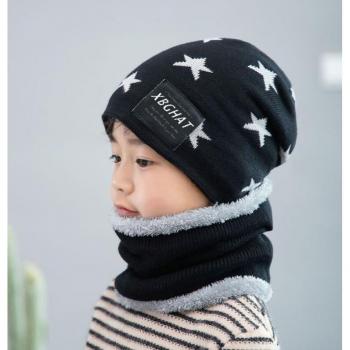 Brillo de Invierno: Conjunto Gorro-Estrella y Bufanda