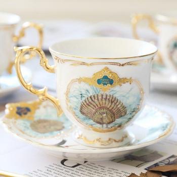 Taza de té de porcelana con estilo chino y dorado
