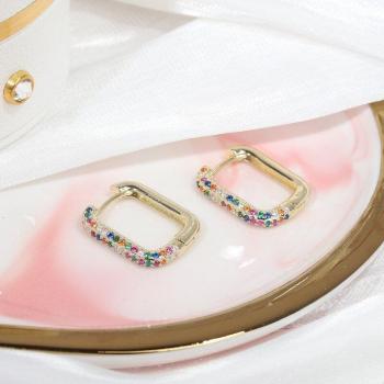 Aretes cuadrados de circonita y oro 14K