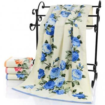 Floral Cotton Towel Trio – 3 handliche Bad‑Handtücher mit Blumendesign