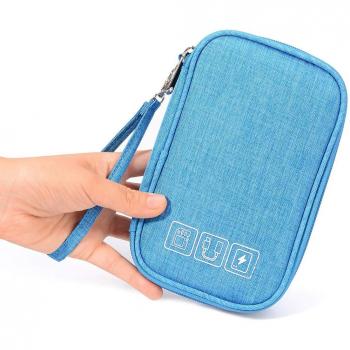 Pochette pour cordons USB