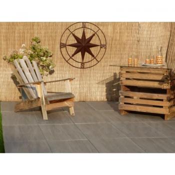 Clase de Elegancia: Terraza Madera Gris por 30 m²