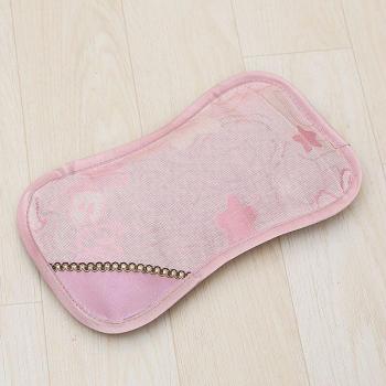 Lit de bébé avec moustiquaire en soie glacée