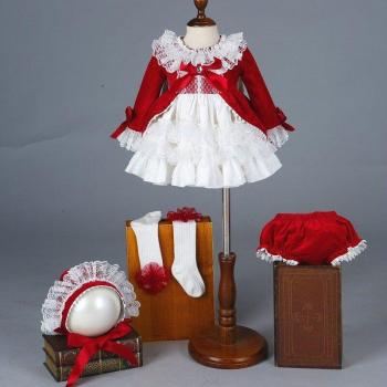 Bogen-Glück: Festliches Spanisch-Blumenoutfit für Mädchen